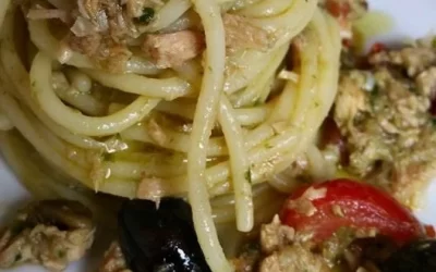 Spaghetti with tuna, olives, capers and cherry tomatoes